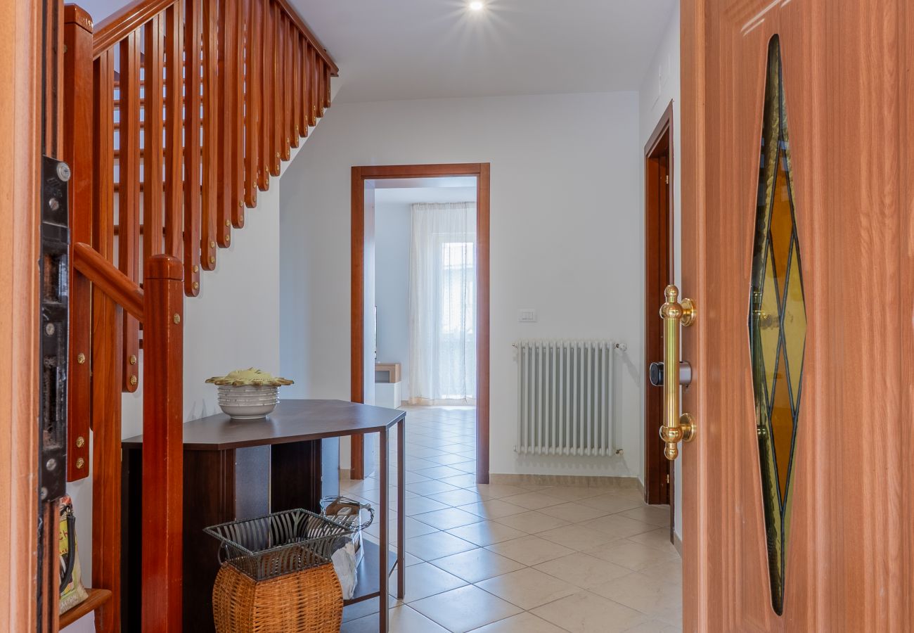 Casa a Atri - Luminosa casa a Casoli di Atri con giardino