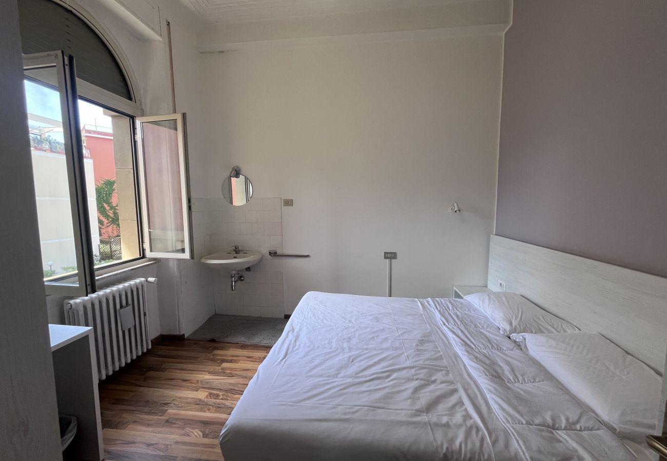 Affitto per camere a Roma - 20 camera matrimoniale con bagno  in comune 