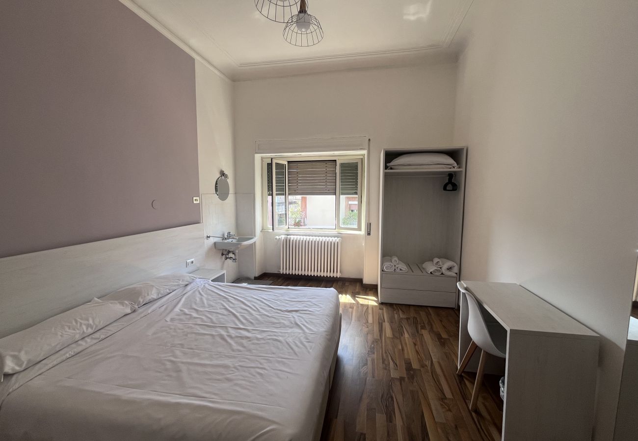 Affitto per camere a Roma - 24 camera tripla con bagno in comune