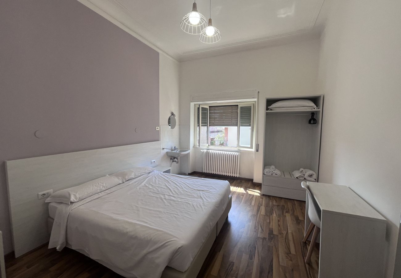 Affitto per camere a Roma - 24 camera tripla con bagno in comune