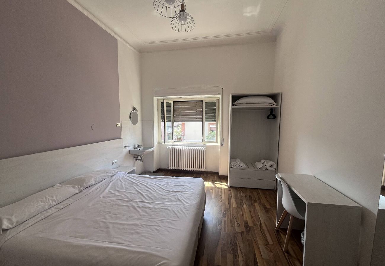 Affitto per camere a Roma - 24 camera tripla con bagno in comune