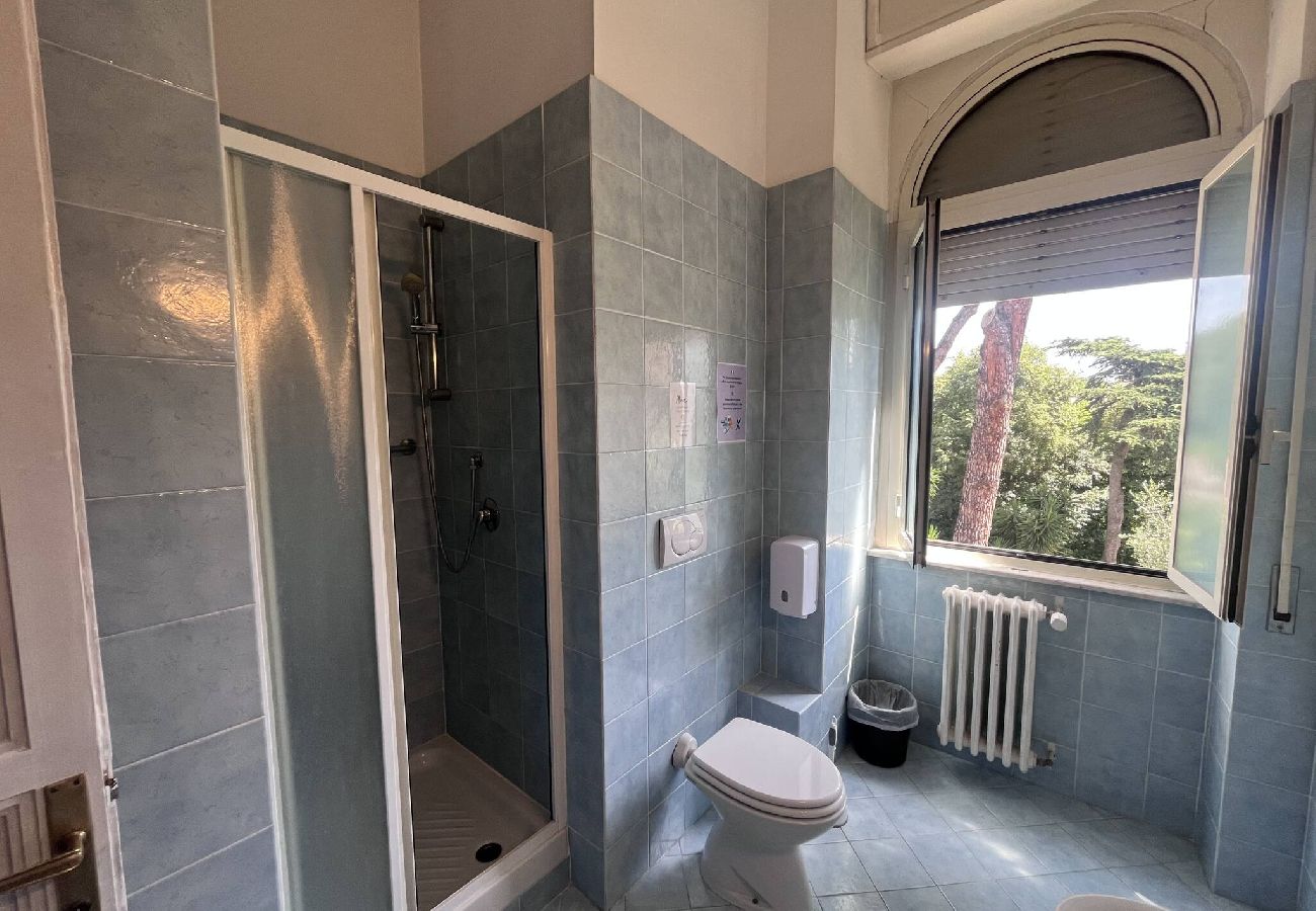 Affitto per camere a Roma - 20 camera matrimoniale con bagno in comune