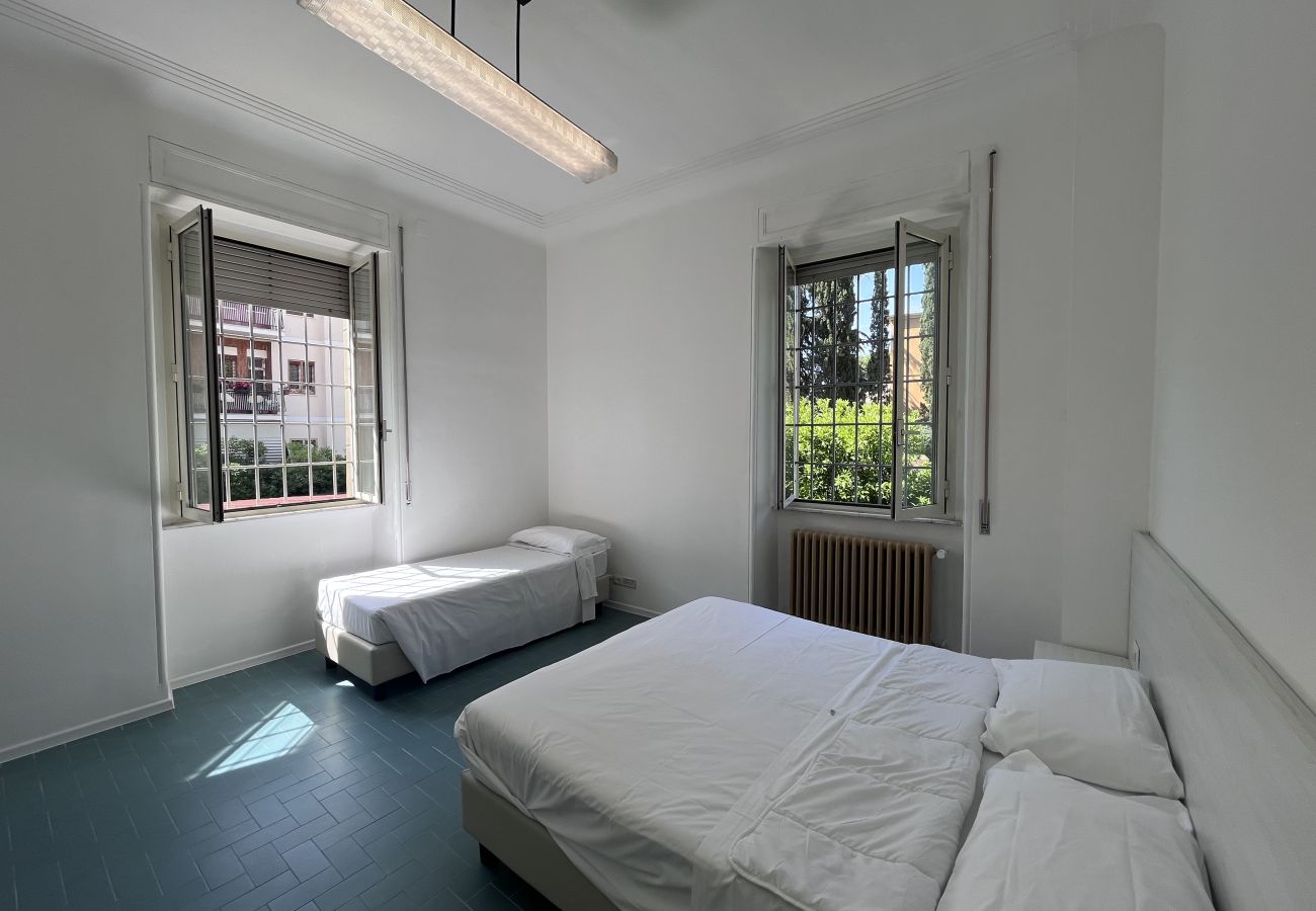 Affitto per camere a Roma - 10 tripla con bagno  privato