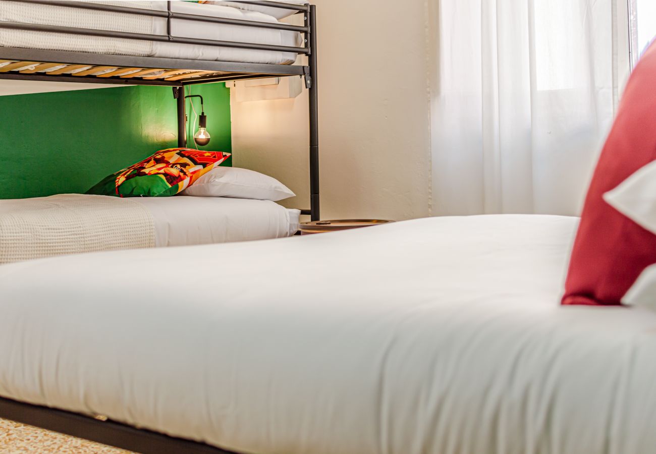 Rent by room in Livorno - Game Rooms - Donkey Kong Room 🕹️ 🦍