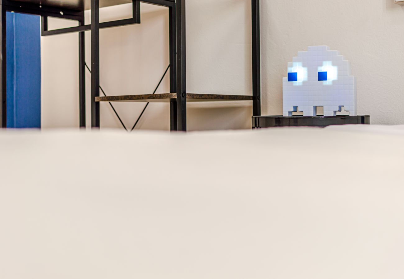 Rent by room in Livorno - Game Rooms - Pac Man Room 🕹️ 😀