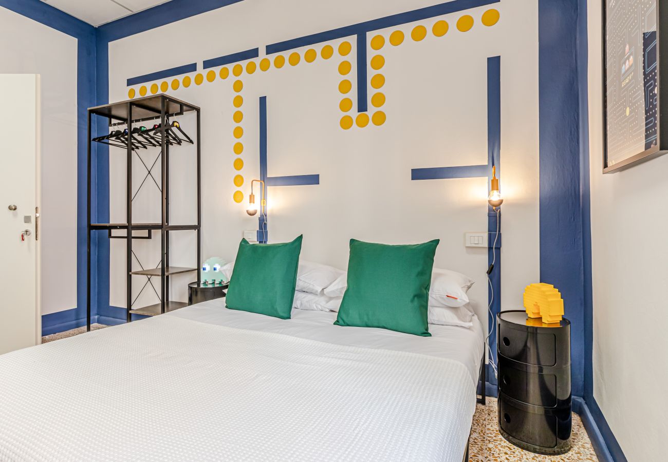 Rent by room in Livorno - Game Rooms - Pac Man Room 🕹️ 😀