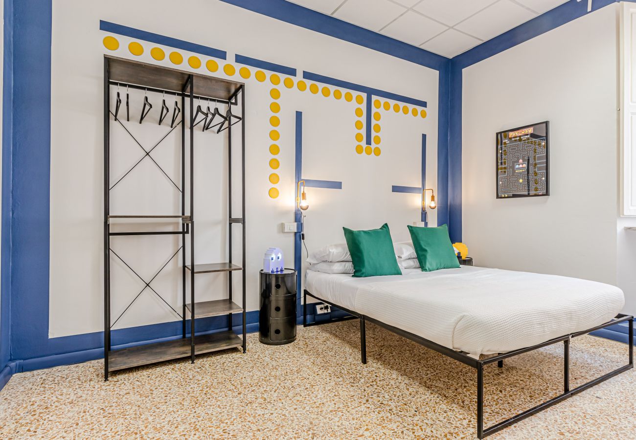 Rent by room in Livorno - Game Rooms - Pac Man Room 🕹️ 😀