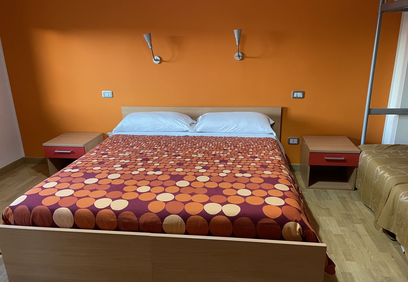 Rent by room in Schiavonea - Stanza Socrate ⚪️ 📚