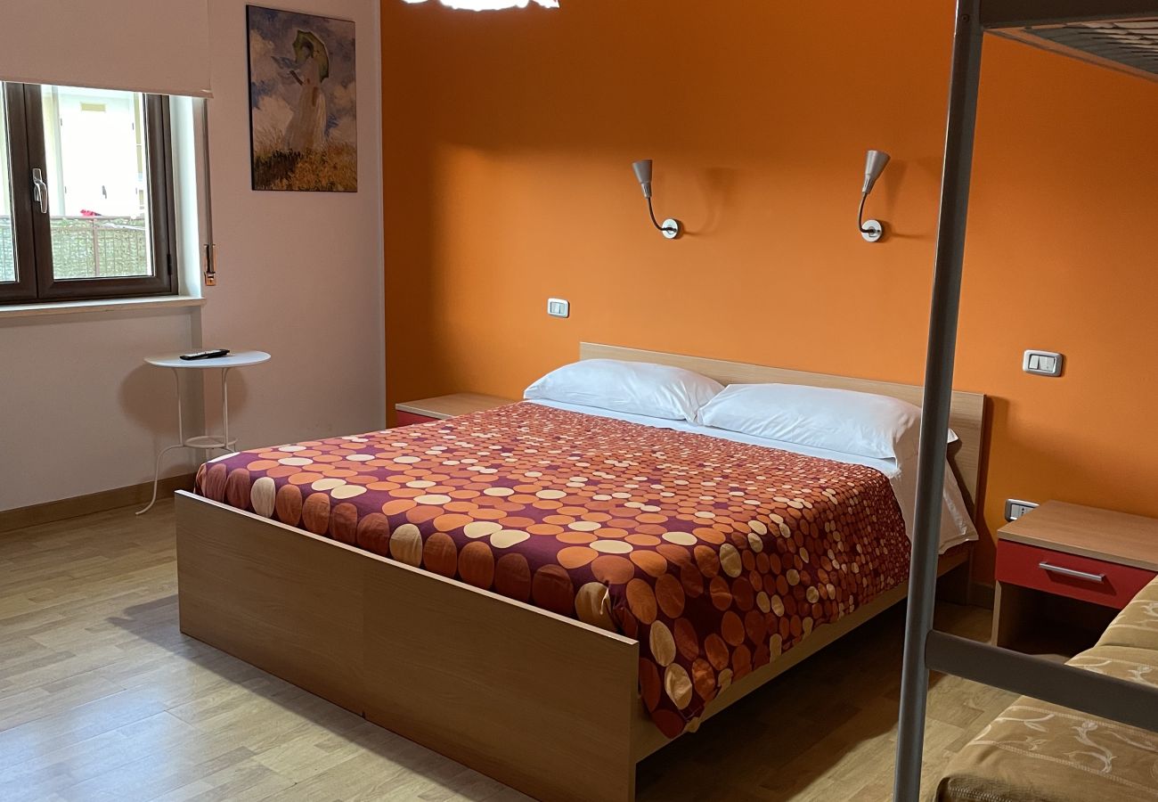 Rent by room in Schiavonea - Stanza Socrate ⚪️ 📚