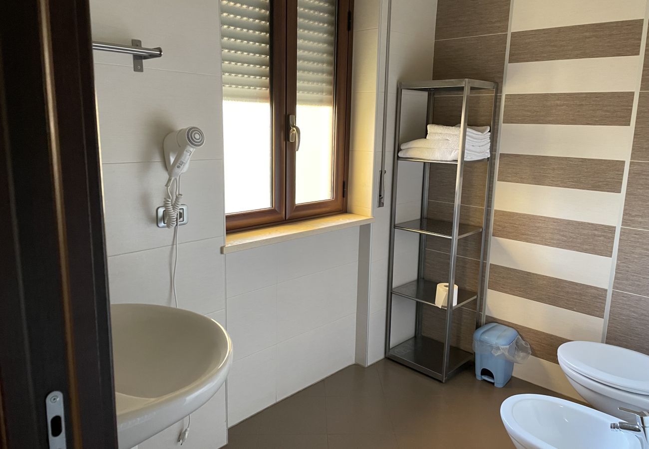 Rent by room in Schiavonea - Stanza Hegel 🔵 💡