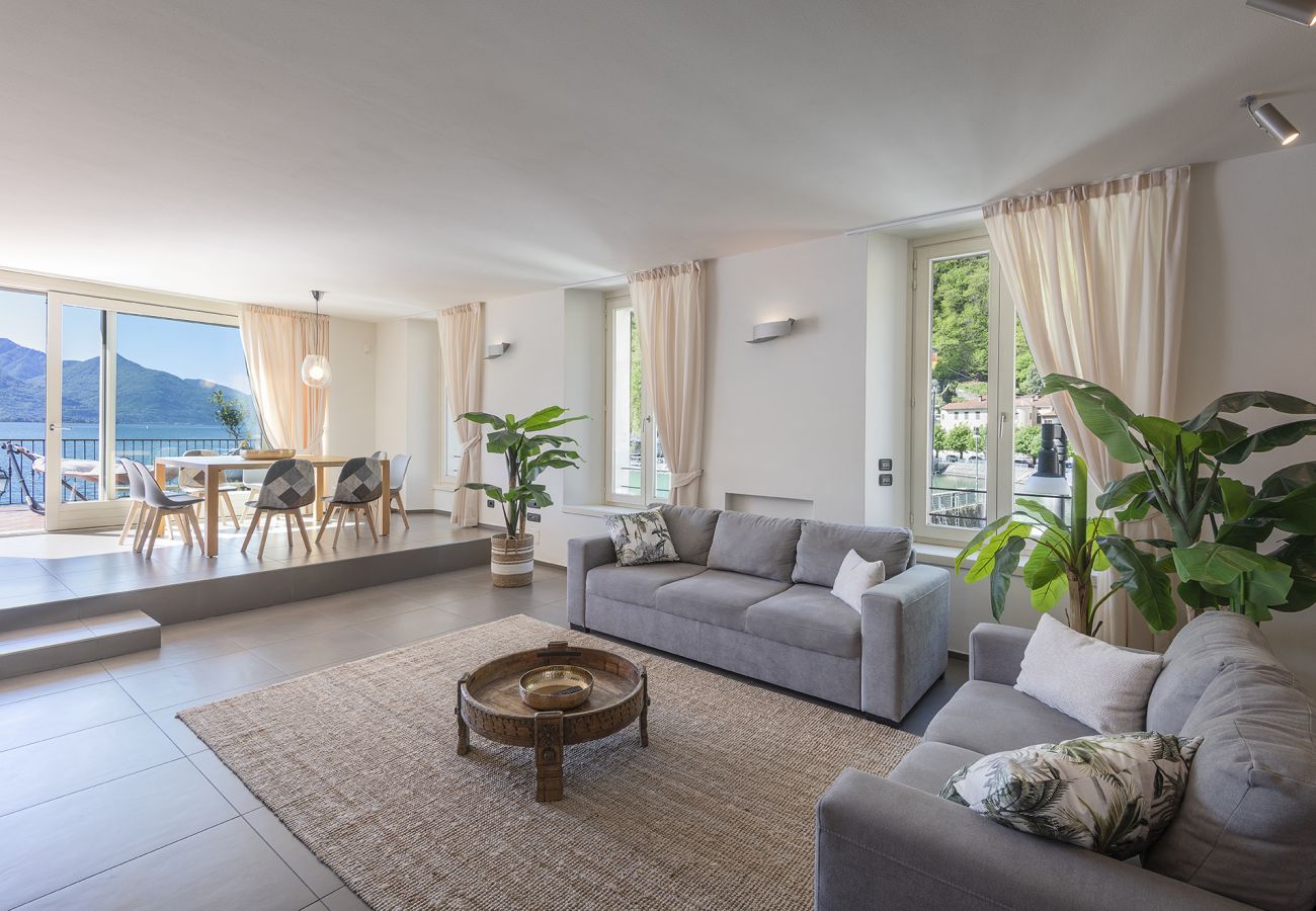 Apartment in Dongo - Architect's house