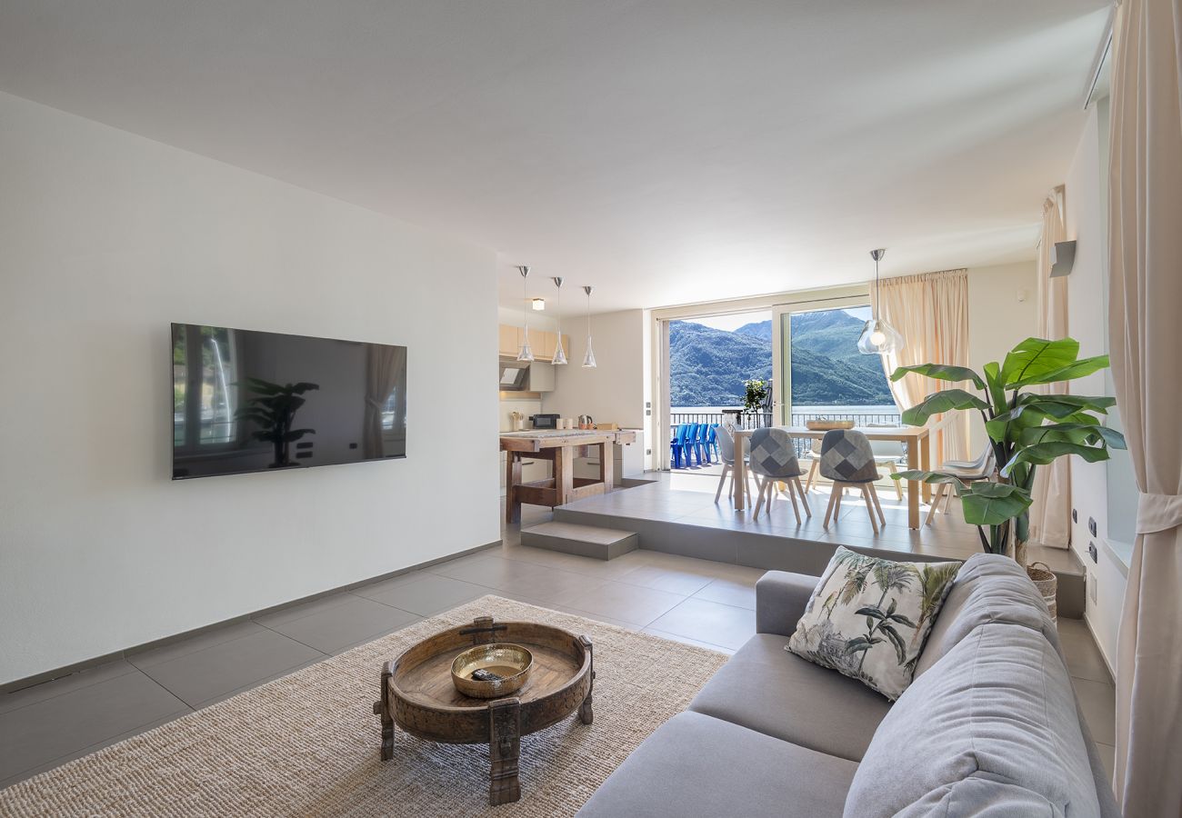 Apartment in Dongo - Architect's house