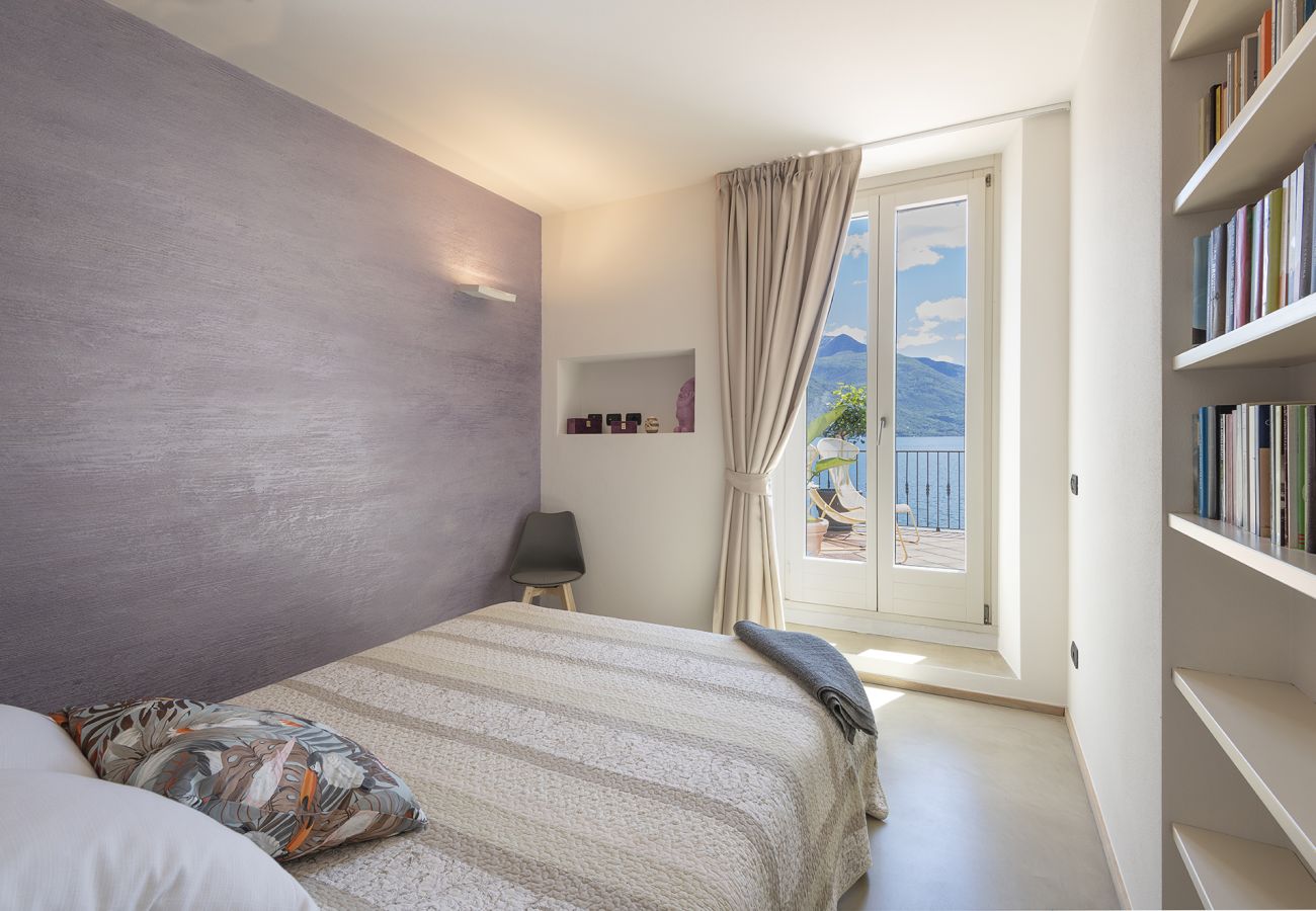Apartment in Dongo - Architect's house