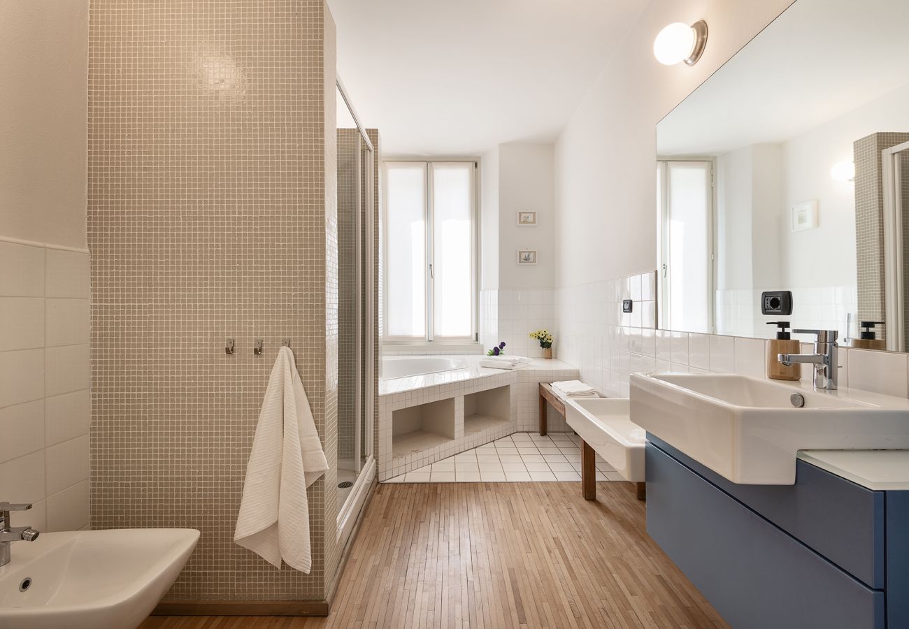 Apartment in Dongo - Architect's house