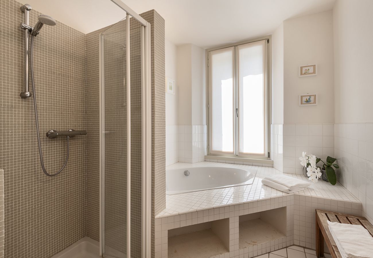 Apartment in Dongo - Architect's house