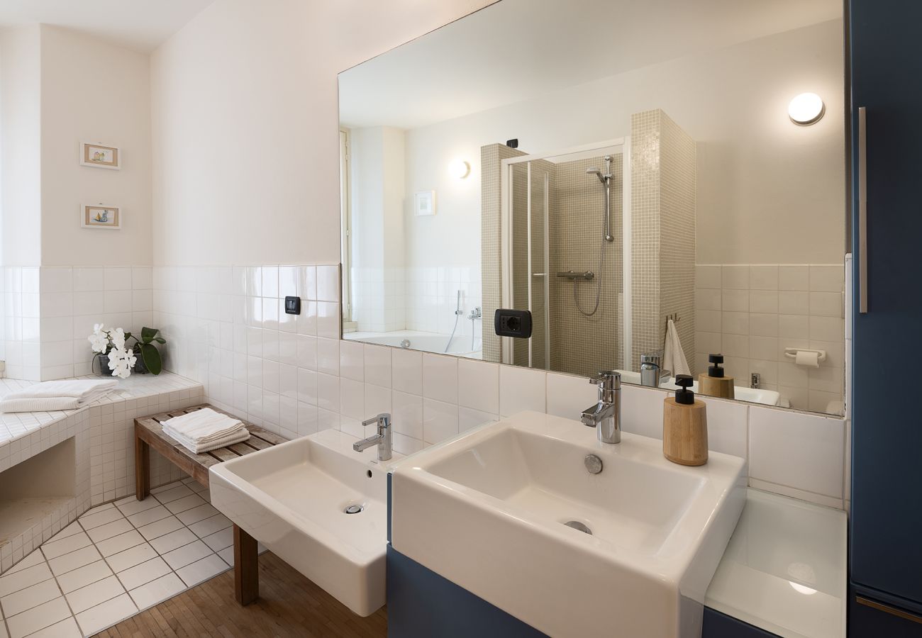 Apartment in Dongo - Architect's house