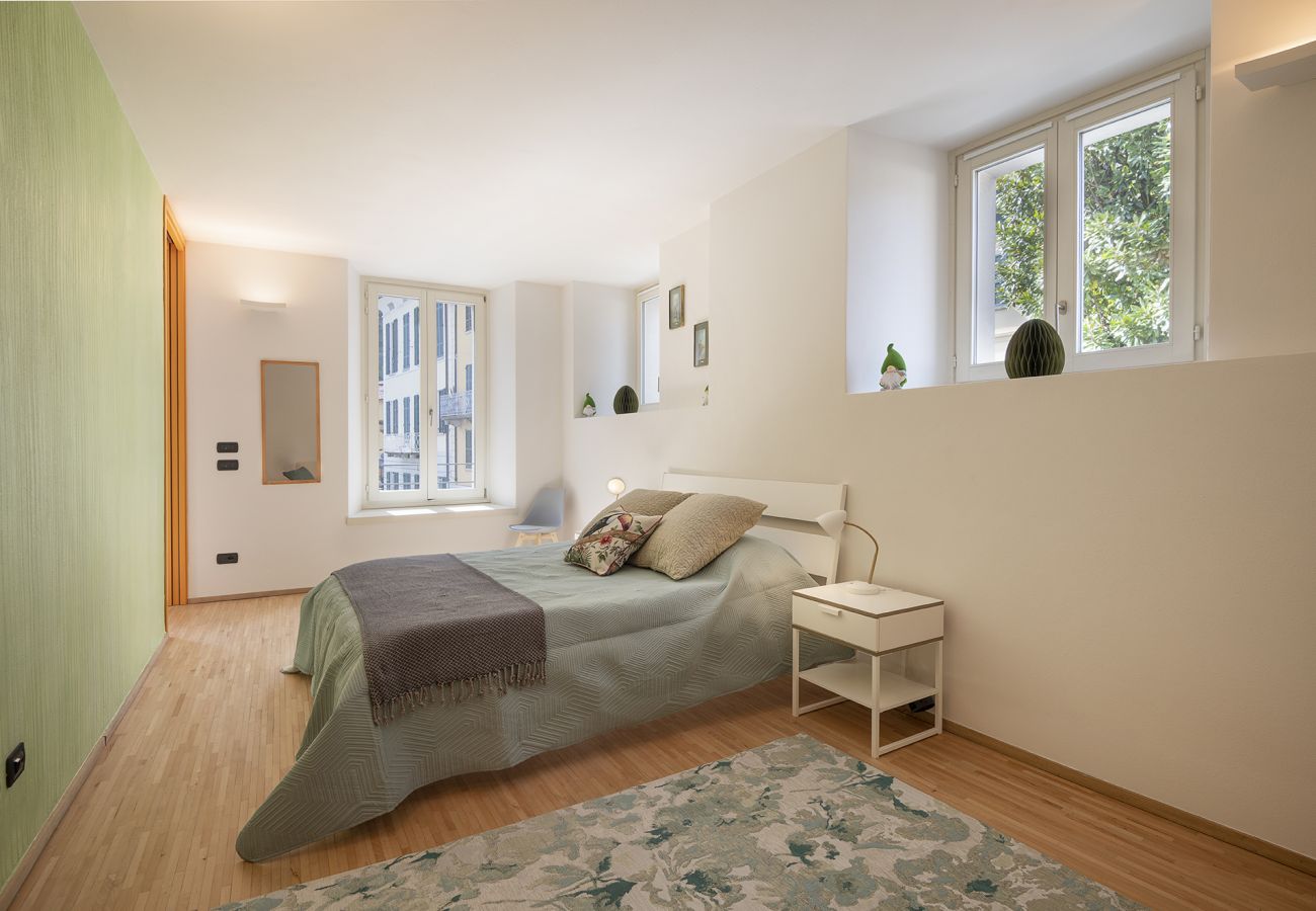 Apartment in Dongo - Architect's house