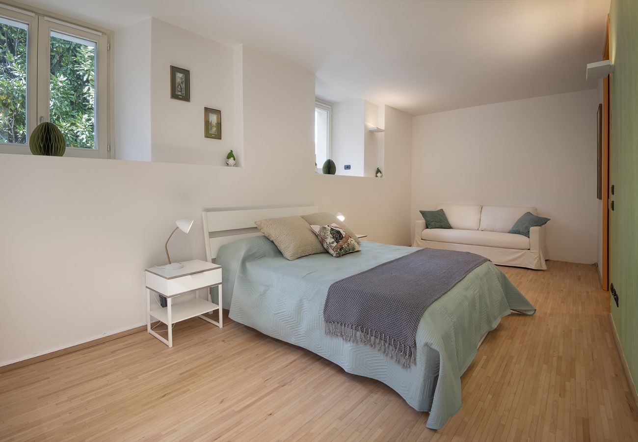 Apartment in Dongo - Architect's house