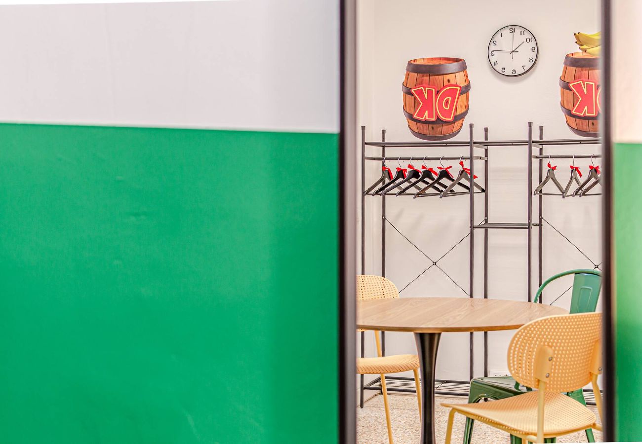 Rent by room in Livorno - Game Rooms - Donkey Kong Room