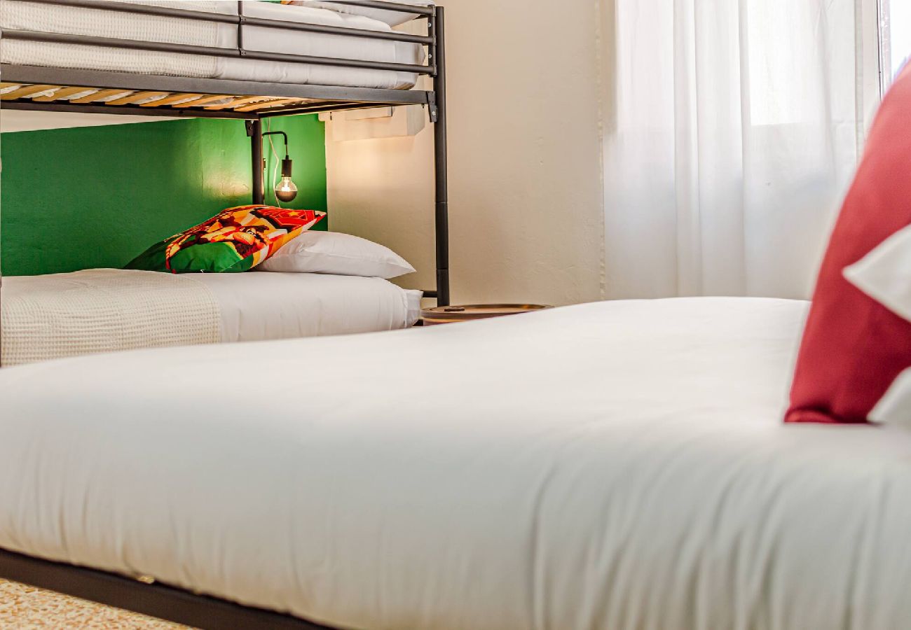 Rent by room in Livorno - Game Rooms - Donkey Kong Room