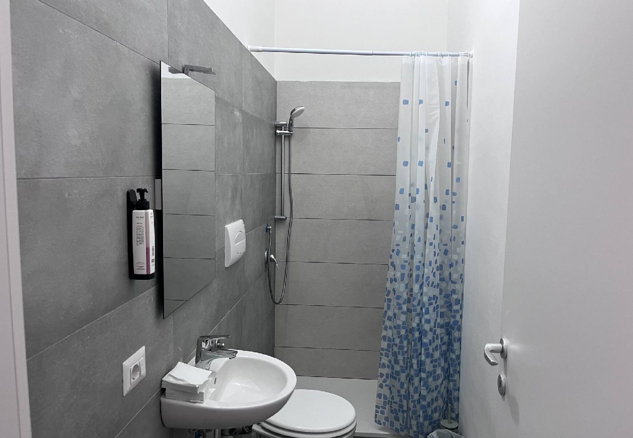 Rent by room in Rome - 21 camera matrimoniale con bagno privato