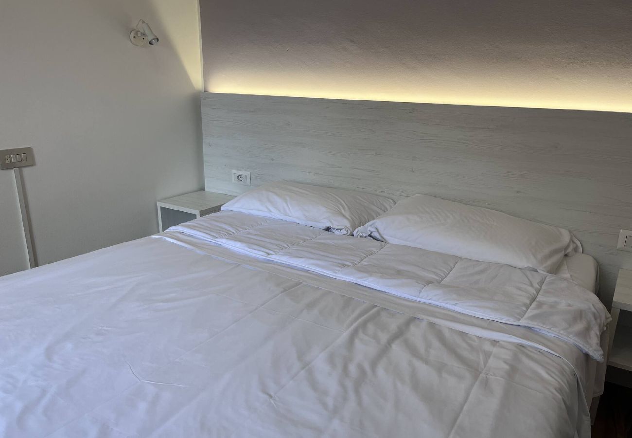 Rent by room in Rome - 20 camera matrimoniale con bagno in comune