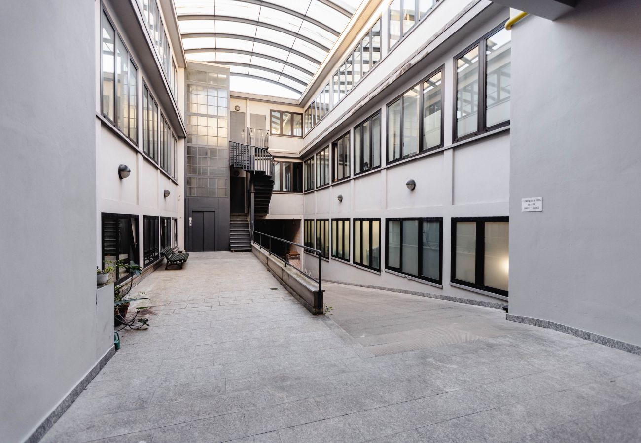 Apartment in Milan - Black & Light Milano