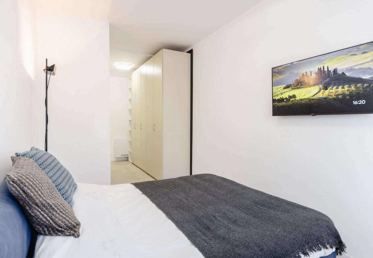 Apartment in Milan - Black & Light Milano