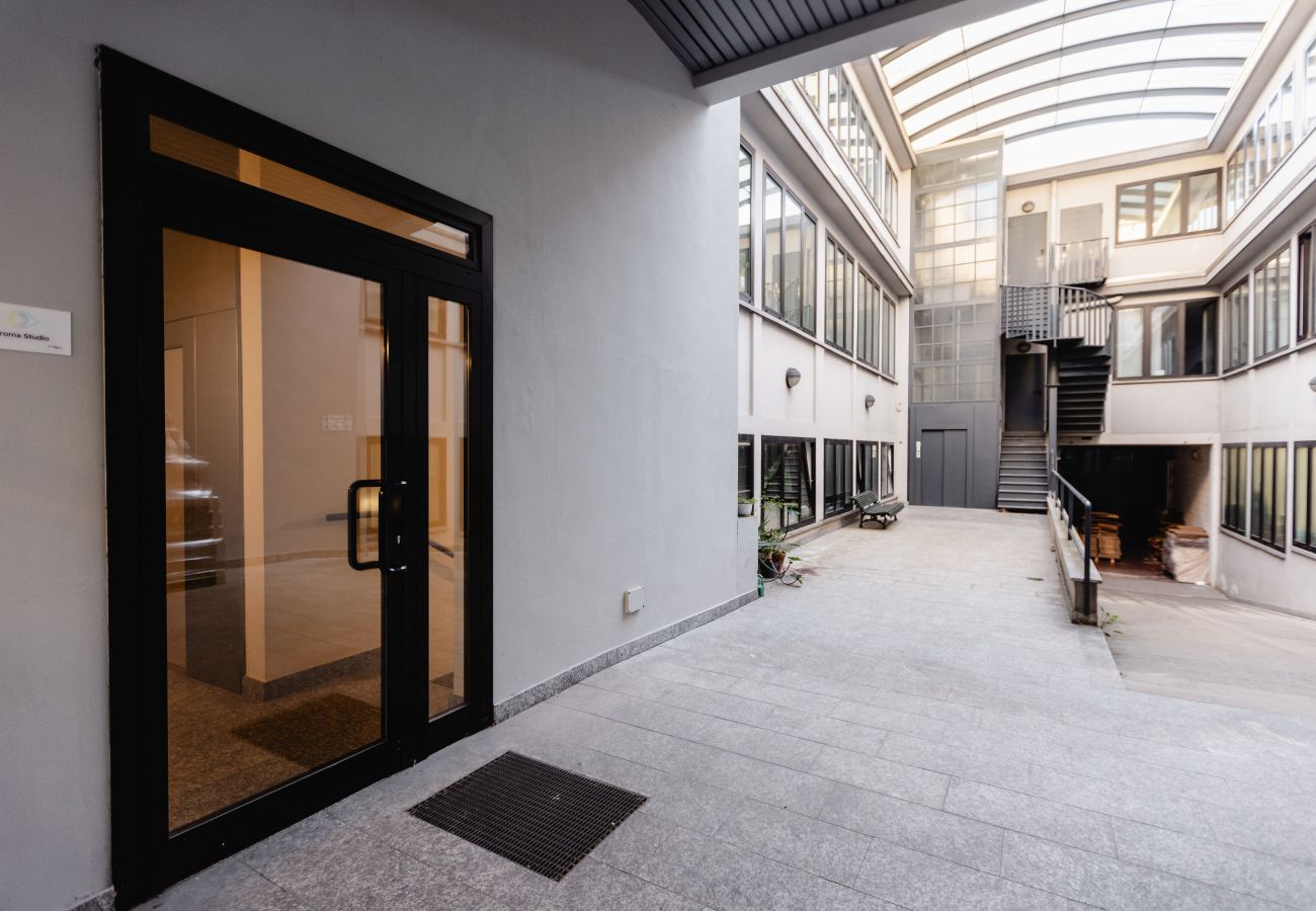 Apartment in Milan - Black & Light Milano