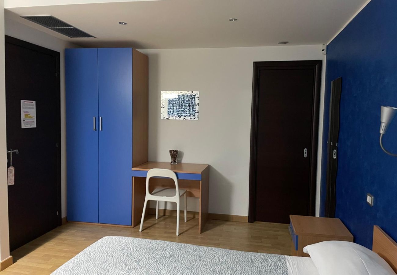 Alquiler por habitaciones en Schiavonea - Stanza Platone 🟢 💭