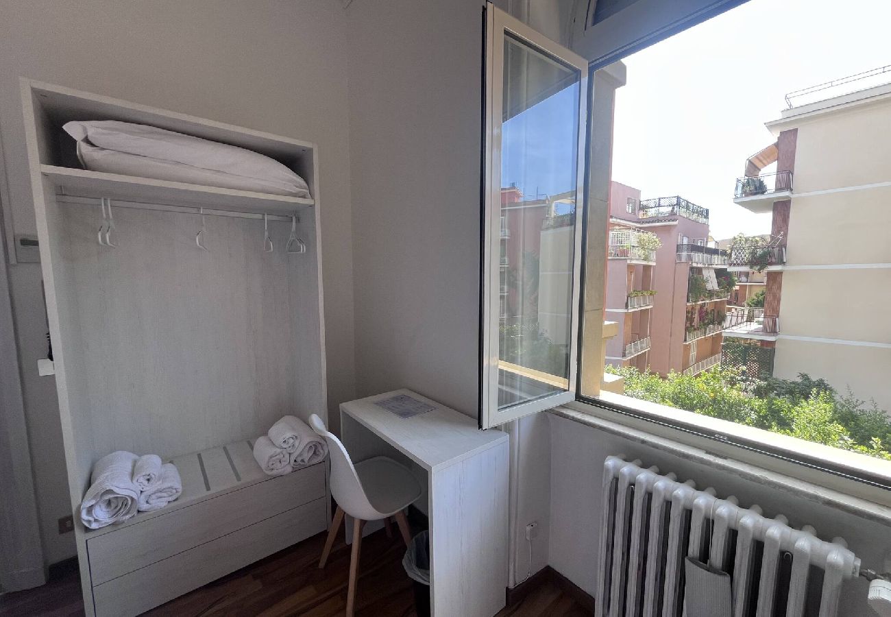 Alquiler por habitaciones en Roma - 20 camera matrimoniale con bagno in comune