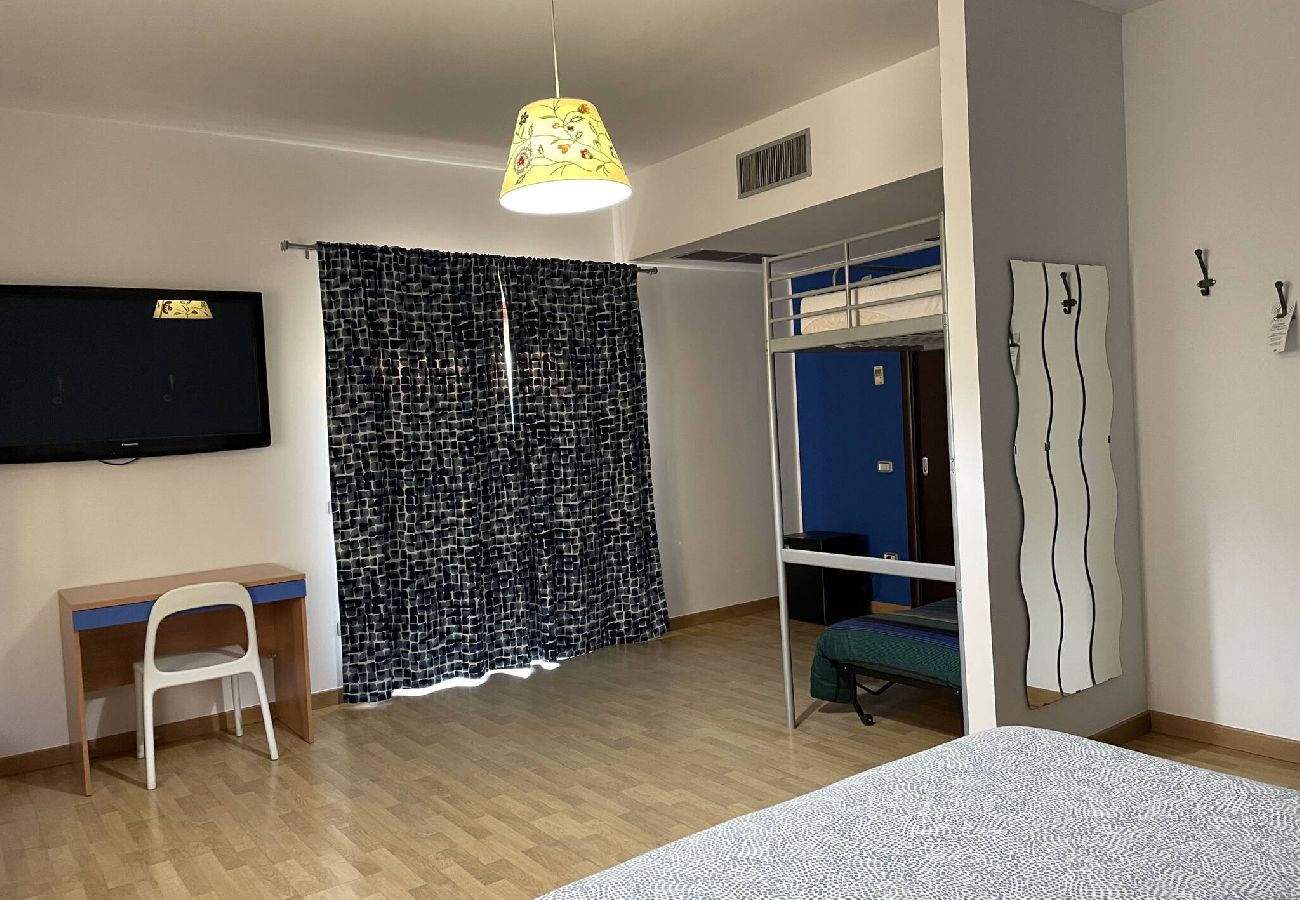 Alquiler por habitaciones en Cosenza - Stanza Hegel